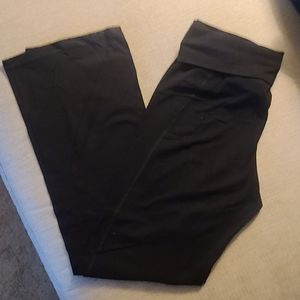 Yoga pants with fold-over waistband, flared.